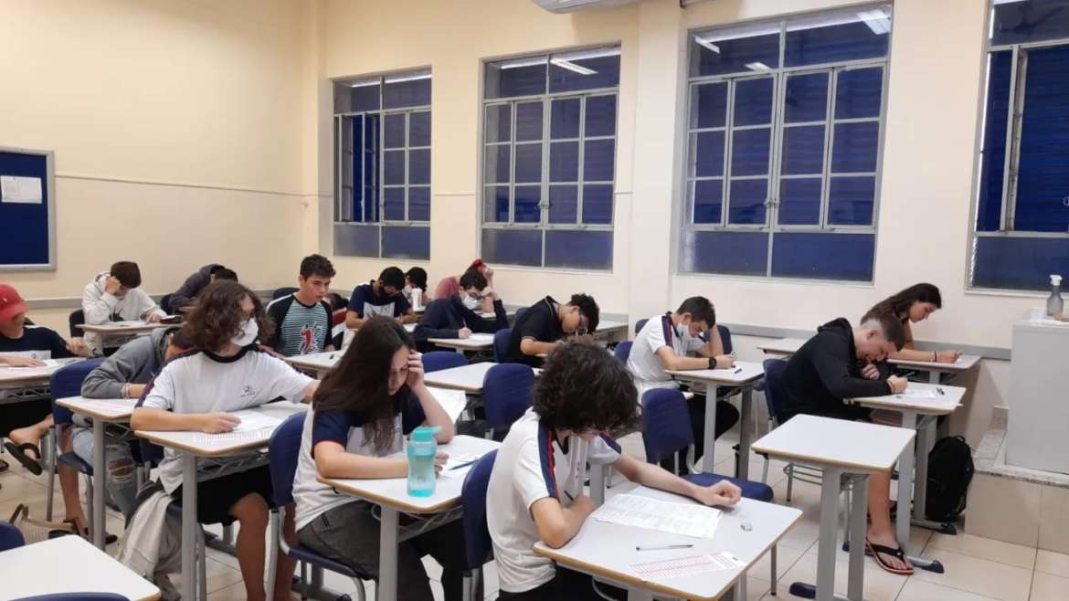 Mais um sabadão de muito estudo para os alunos do Ensino Médio.