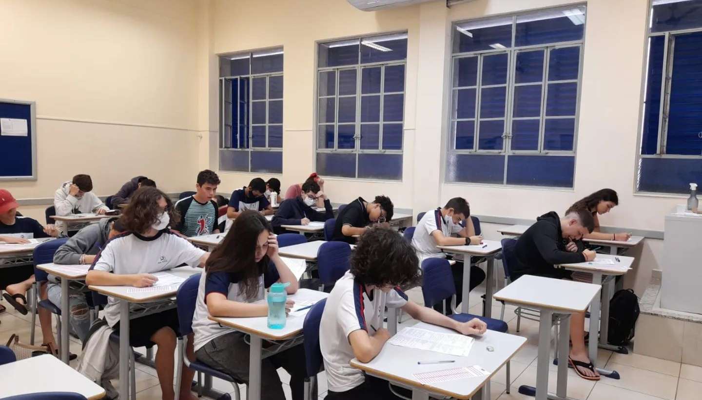 Mais um sabadão de muito estudo para os alunos do Ensino Médio.