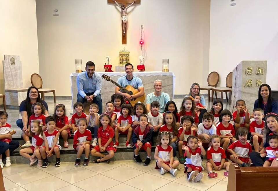 Hoje iniciamos com muita alegria os bons dias e boas tardes.