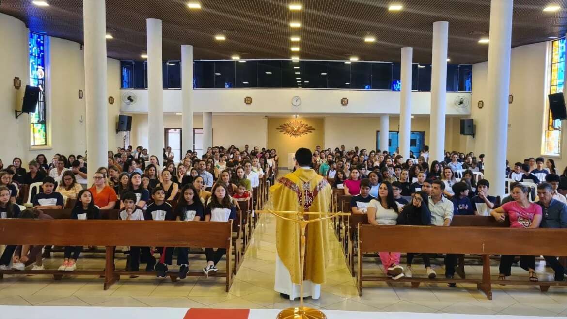 Homenagem as mães dos alunos do Ensino Funamental II.