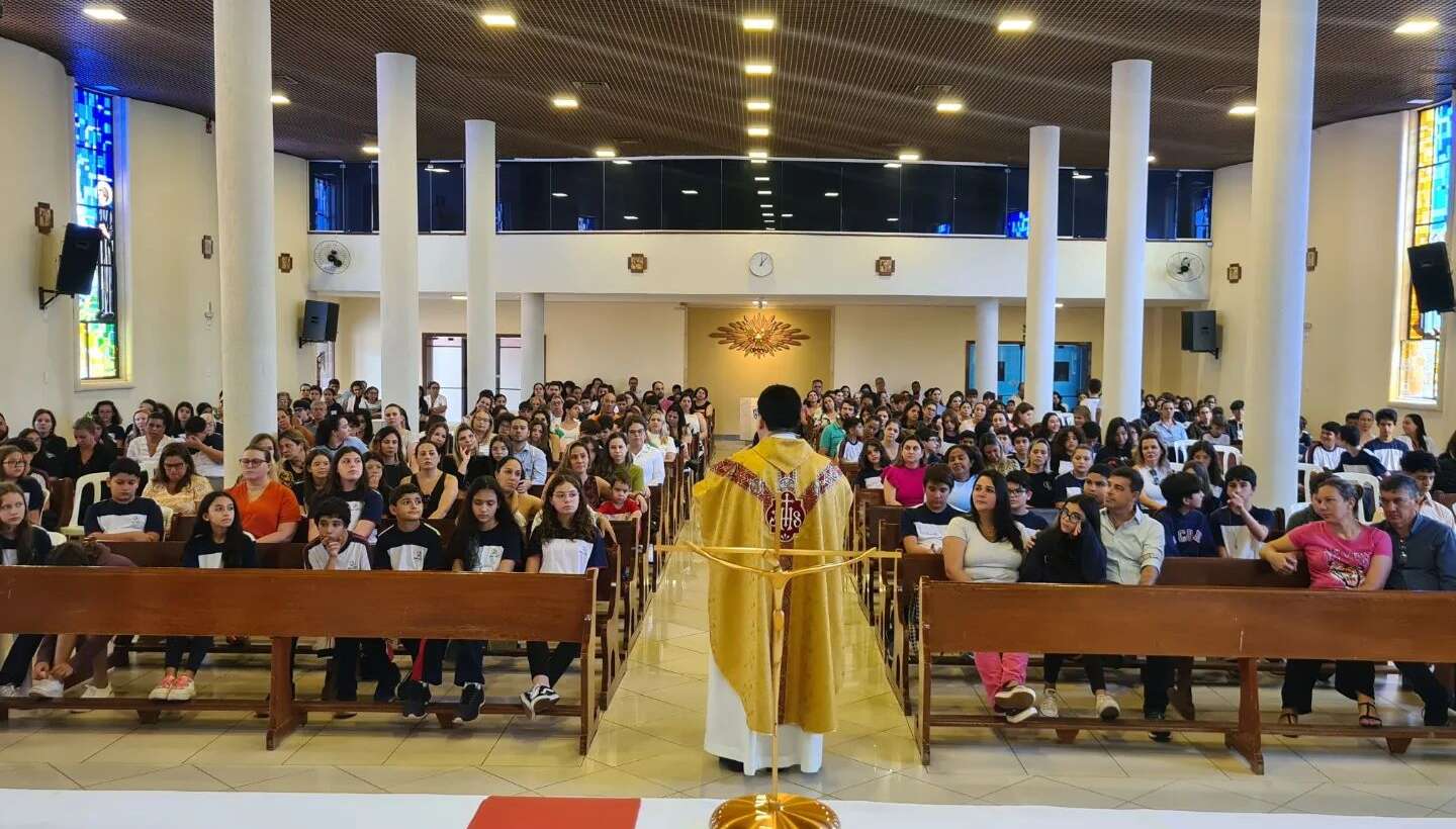 Homenagem as mães dos alunos do Ensino Funamental II.