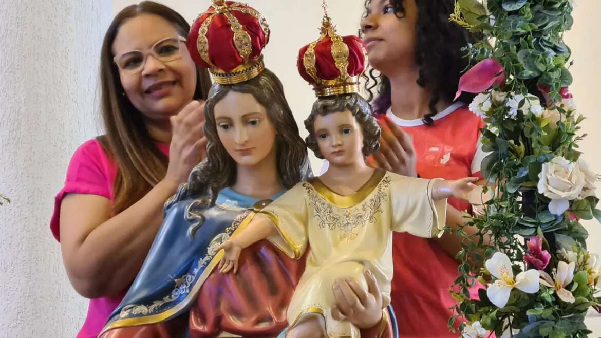 Homenagem as mães dos alunos do Ensino Médio.