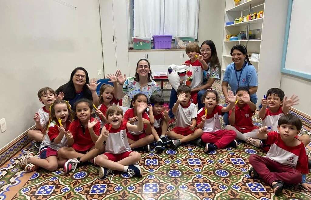 As crianças do Infantil II tiveram a oportunidade de aprender sobre a importância da saúde bucal e tirar suas dúvidas.