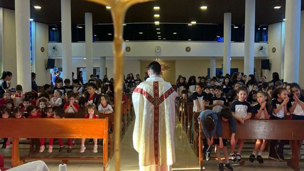 Dia de Dom Bosco também foi marcado por uma bela acolhida na capela para os alunos do Fundamental I Matutino.