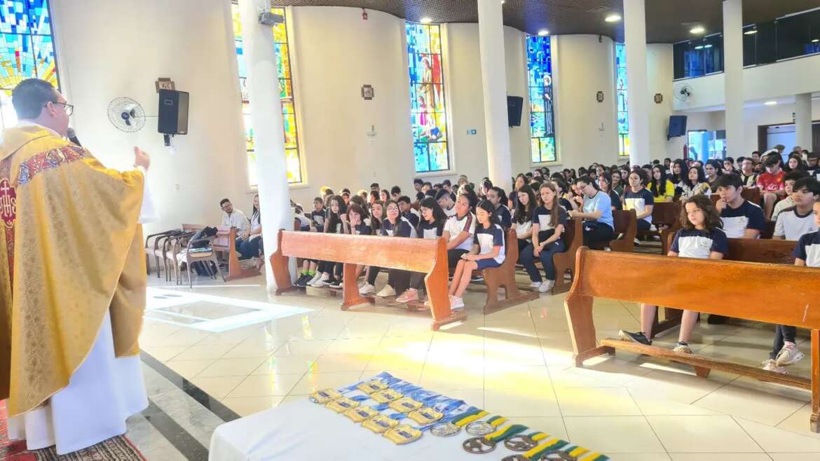 Na semana de Dom Bosco, mais uma acolhida especial, agora para os alunos do Fundamental II, período matutino.