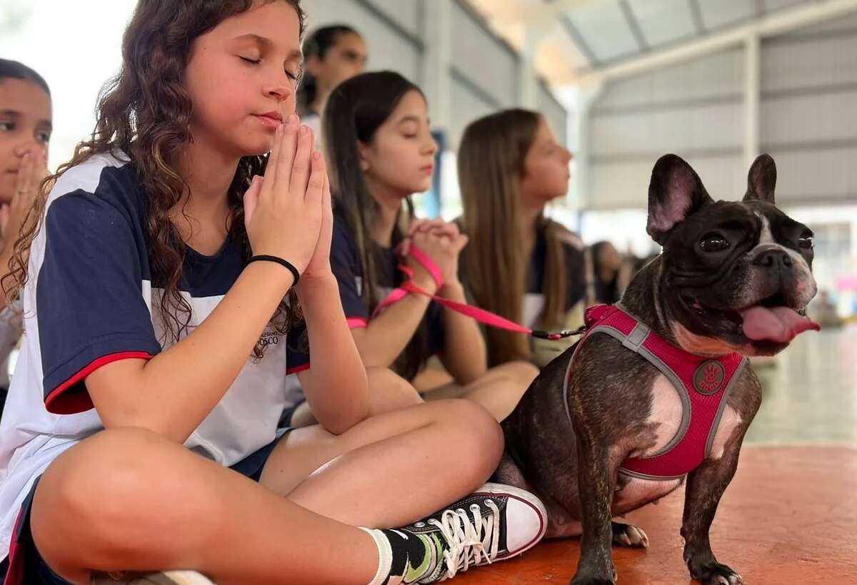 Celebrando a bênção dos nossos fiéis amigos no Colégio Dom Bosco!