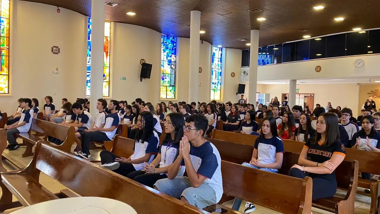 O começo da manhã para os alunos do Ensino Médio foi muito especial.