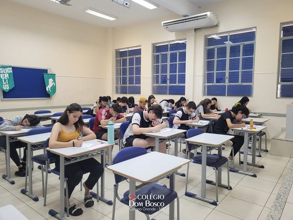 Sábado de simulado para os alunos do Ensino Médio.