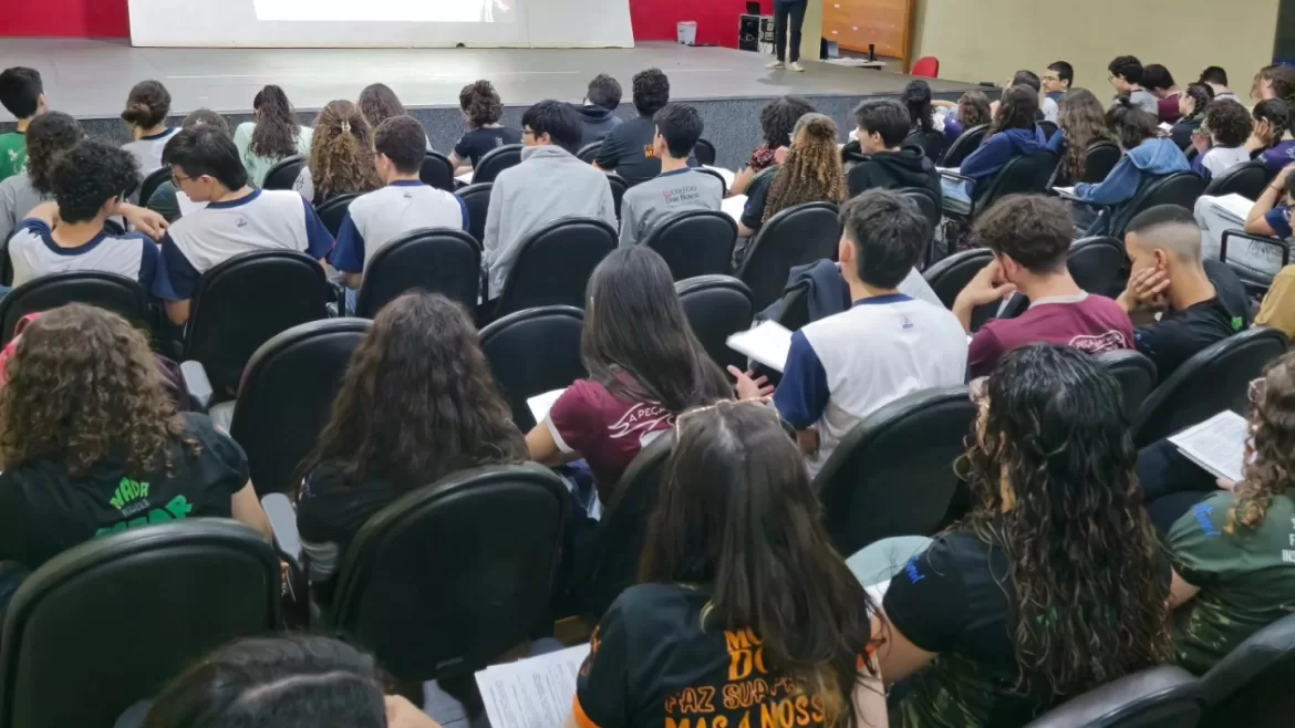 Maratona do Enem encerra preparação dos alunos para as provas do ENEM do proximo domingo.