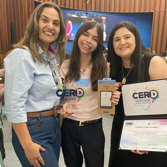 A aluna Isabelle Giovana Junquetti Blanco, do 9º ano do Ensino Fundamental II,conquistou o 4º lugar do 2º Concurso de Redação da Escola do Legislativo, sob a orientação da professora Lorhaine Amaral